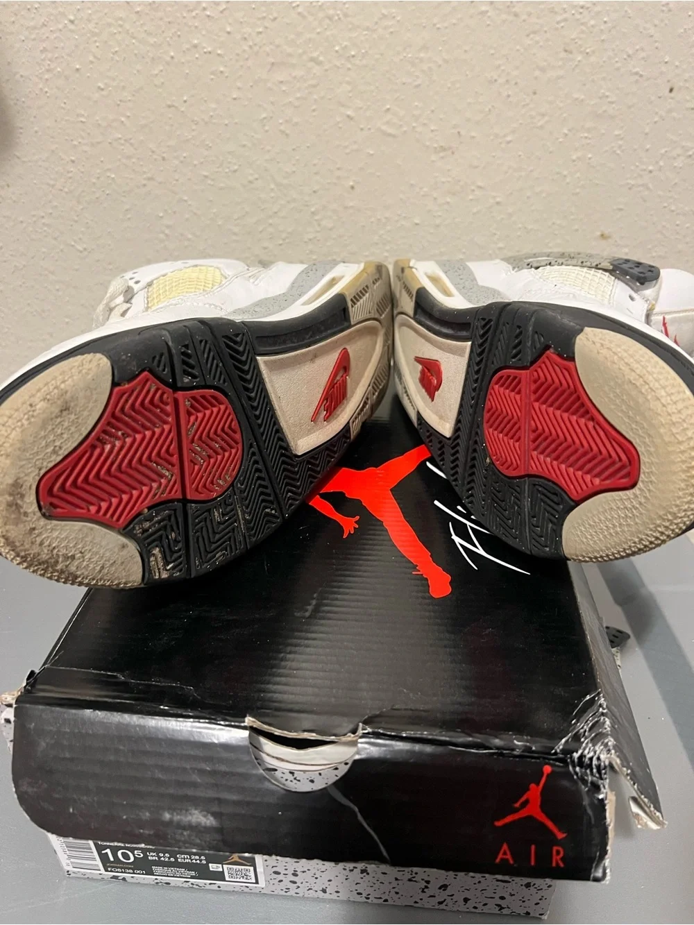 Air Jordan 4 Retro Men’s Sneakers - White/Black/Cement